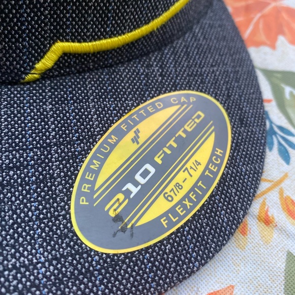 Brand New Vintage y2k DC Fitted Hat - Picture 2 of 4